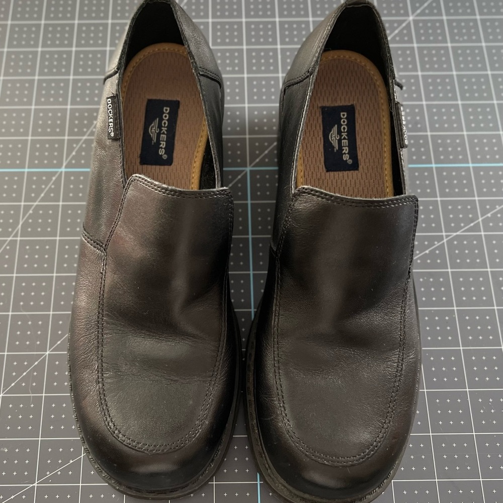 Used docker dress pant shoe.